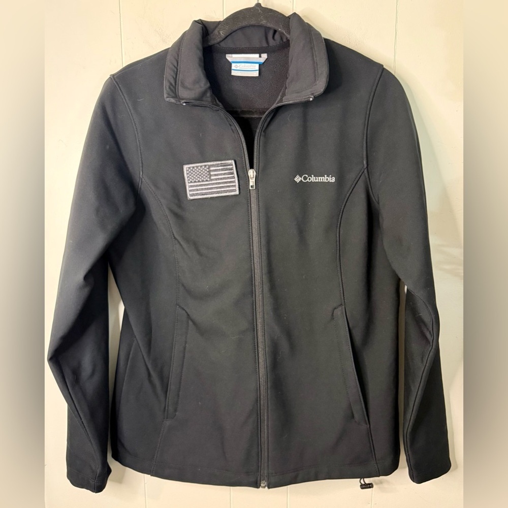 Columbia Women's Kruser Ridge Softshell Black Jacket with American flag patch, M
